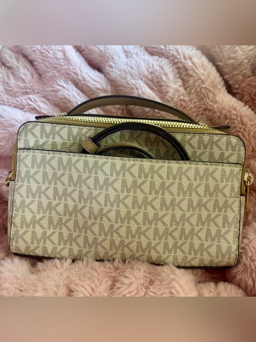 Michael Kors Women’s Medium Double Zip Phone Crossbody Beige Logo Print Leather - Picture 2 of 6